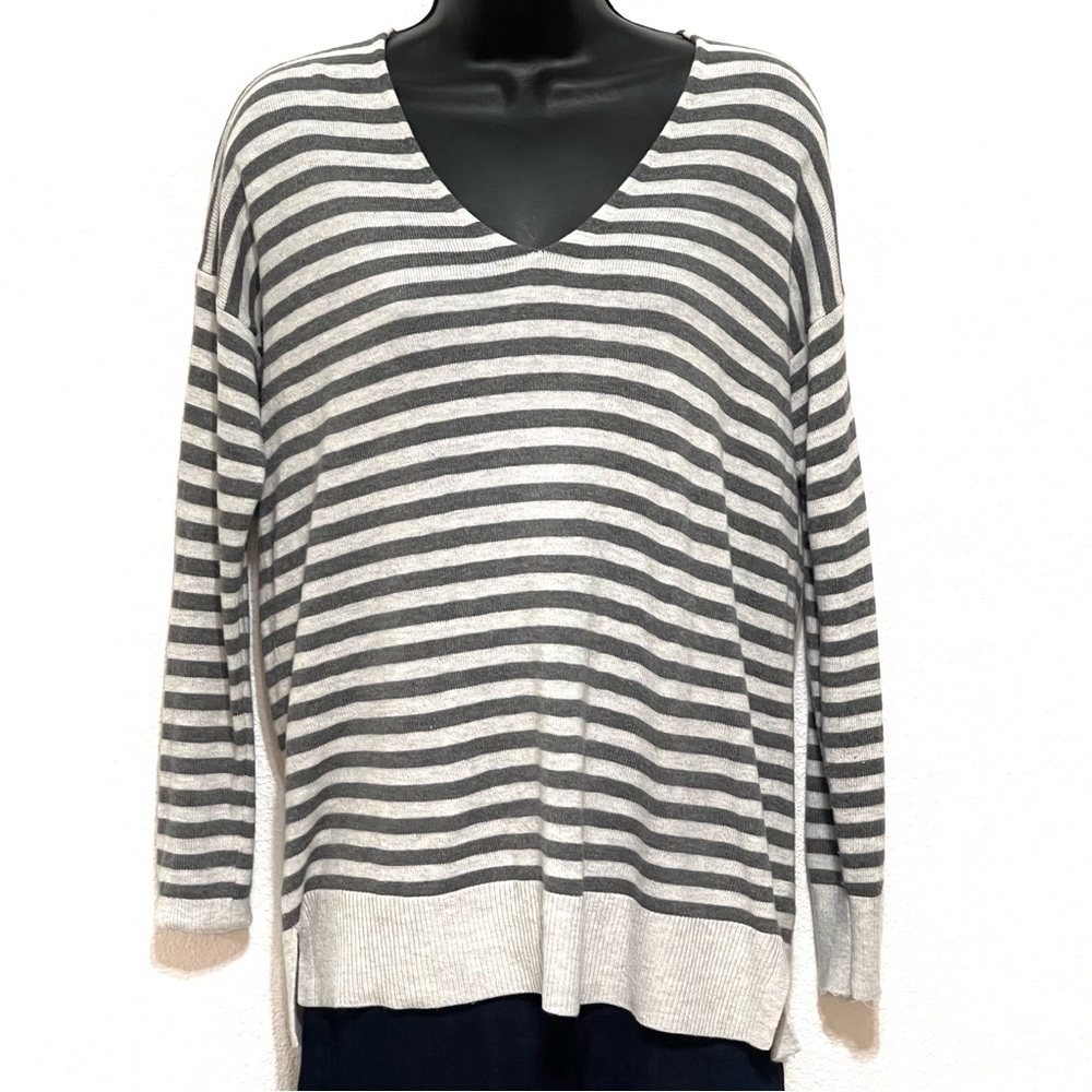 LOFT Woman Grey White Stripe V Neck Top Sweater Size XS